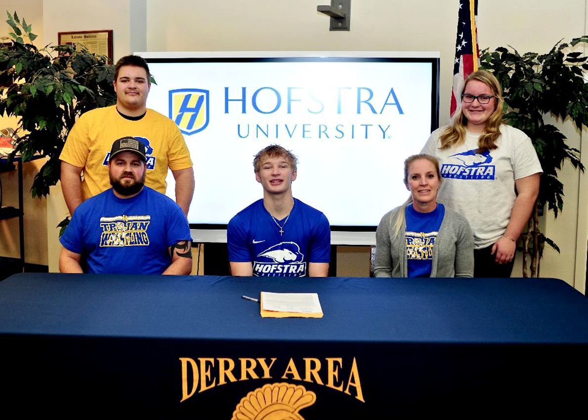 DA’s Tyler Cymmerman signs with Hofstra